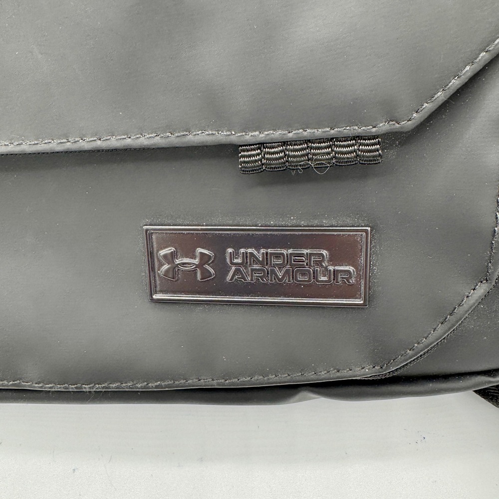 Under Armour Black Waist Bag Crossbody Fanny Pack Adjustable Strap Pockets - Picture 6 of 6